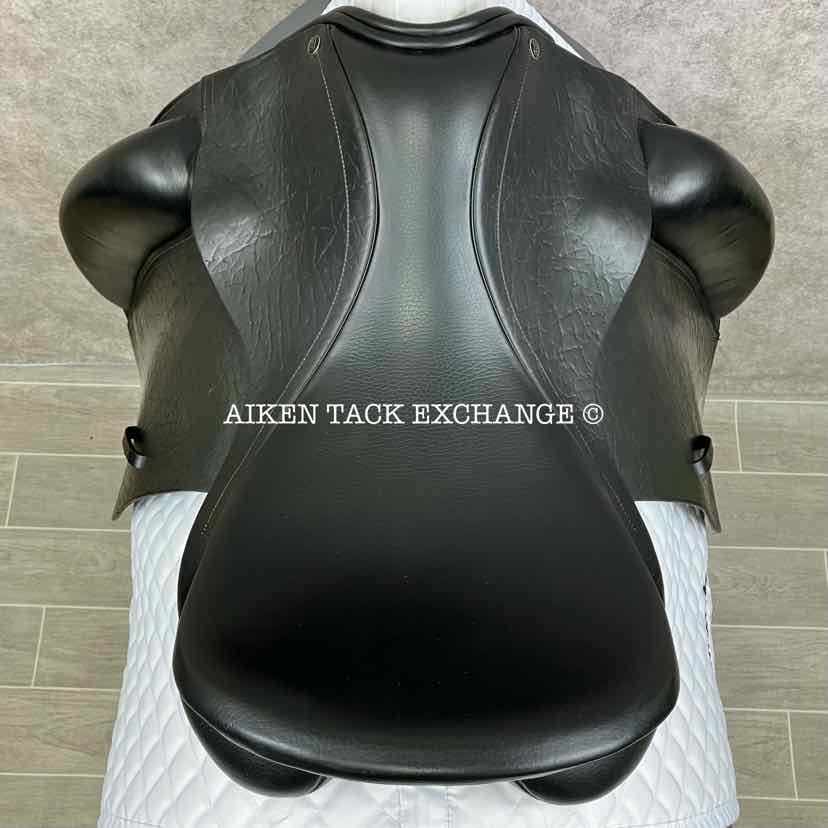 2011 County Fusion Dressage Saddle, 18" Seat, Medium Tree, Wool Flocked Panels