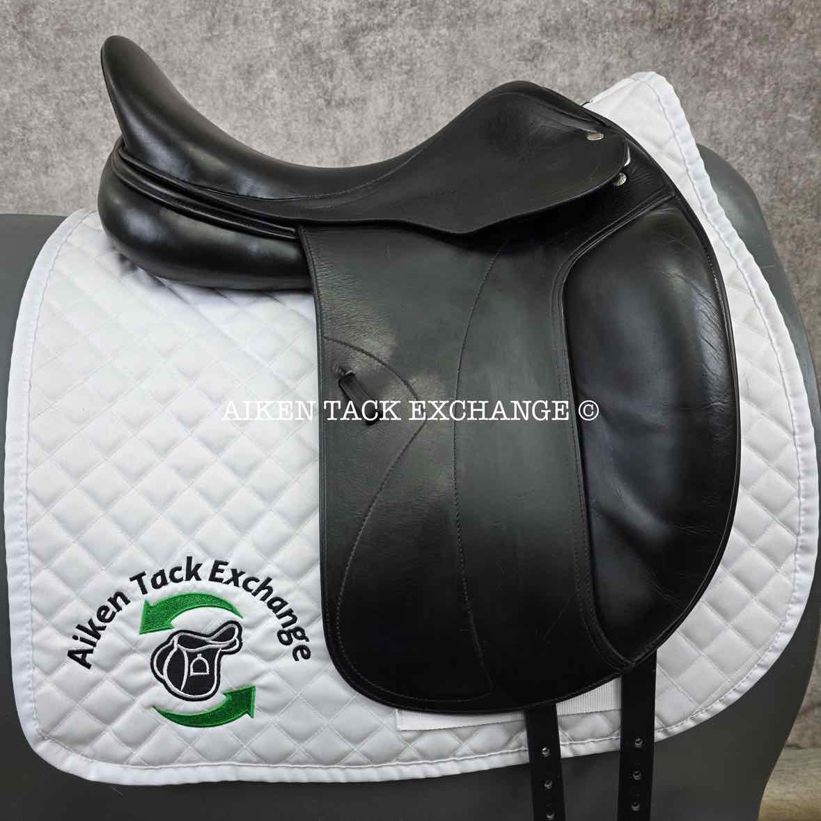 2009 Amerigo Pinerolo Classic Dressage Saddle, 17" Seat, M/MN Tree, Wool Flocked Panels