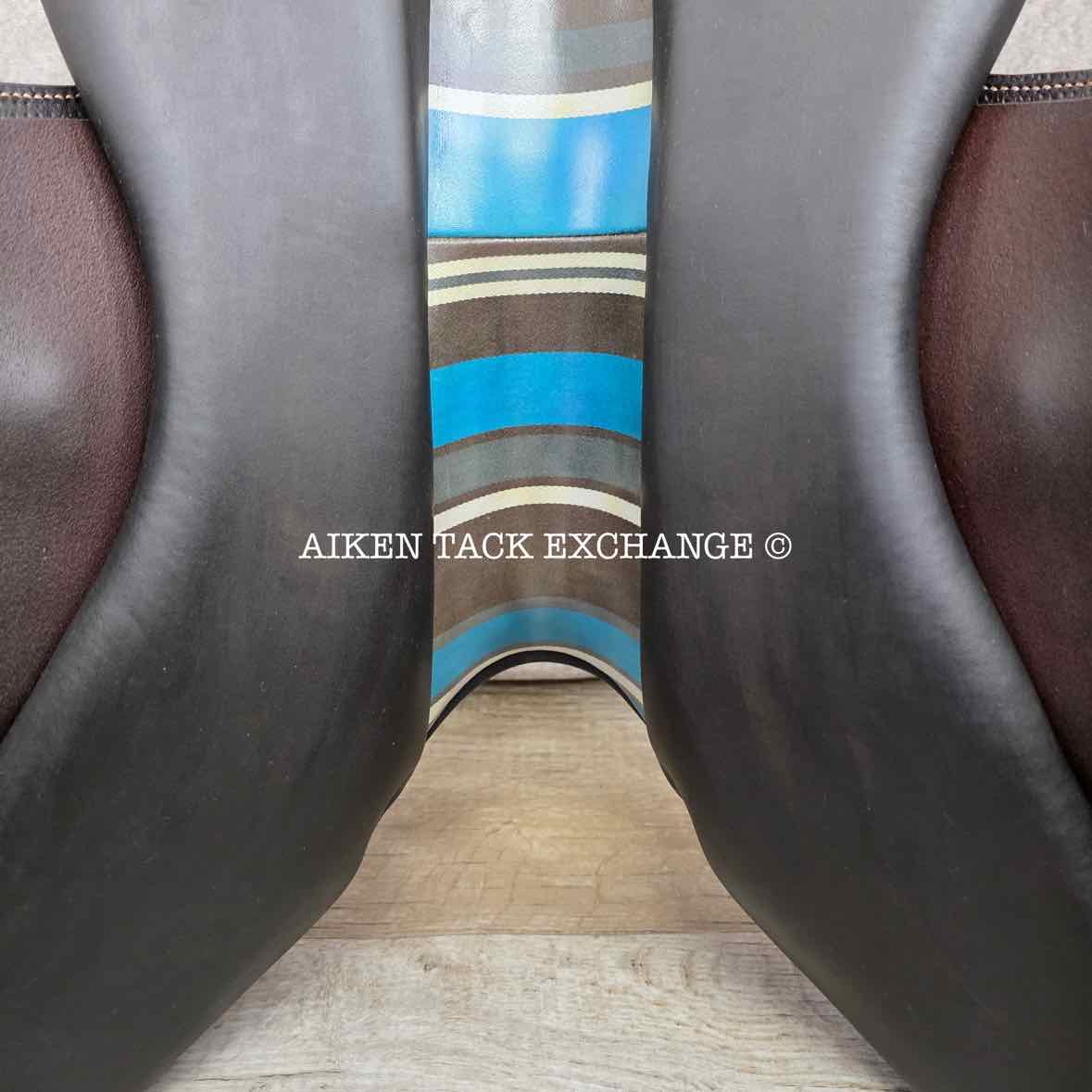 2021 Voltaire Stuttgart Jump Saddle, 17" Seat, 2A Flap, Medium Wide Tree, PRO Panels, Full Buffalo Leather