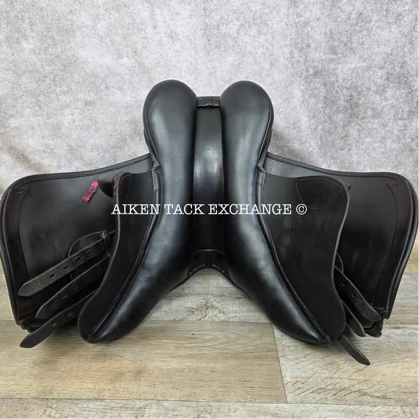 2021 County Innovation Jump Saddle, 18" Seat, Forward Flap, Medium Narrow Tree, Wool Flocked Panels