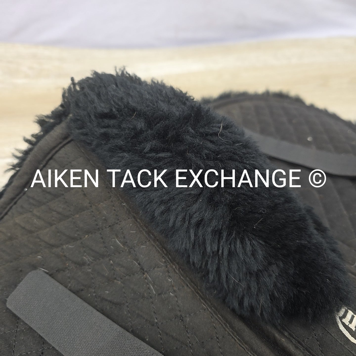 Majyk Equipe Ergonomic Shimmable Sheepskin Half Pad, With Rear Shims, Size Mediu