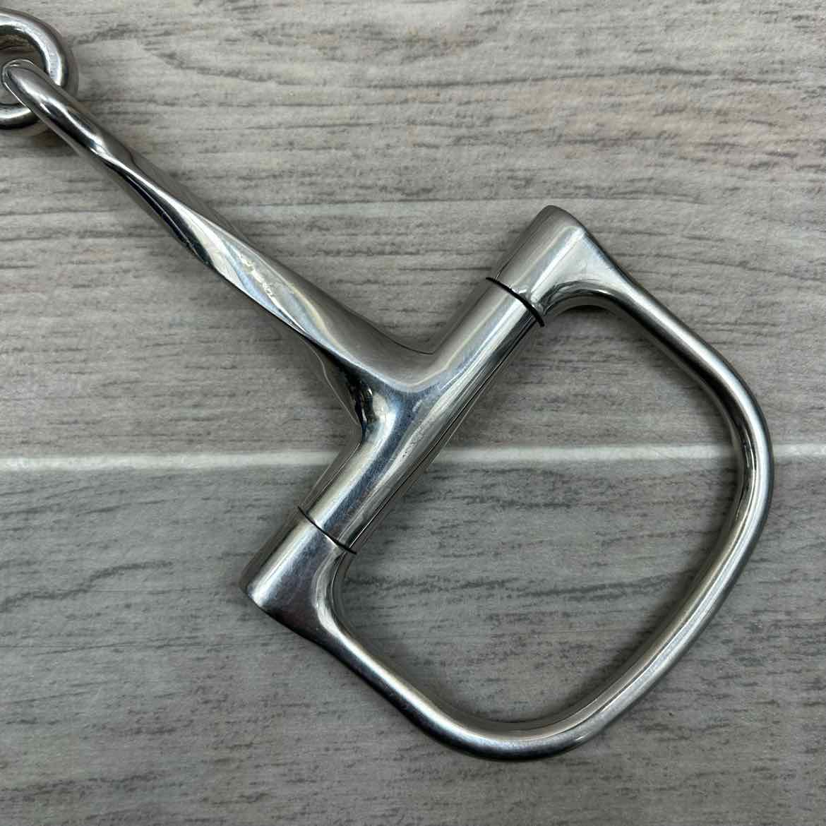 Twisted Single Joint D Ring Bit 5.5"