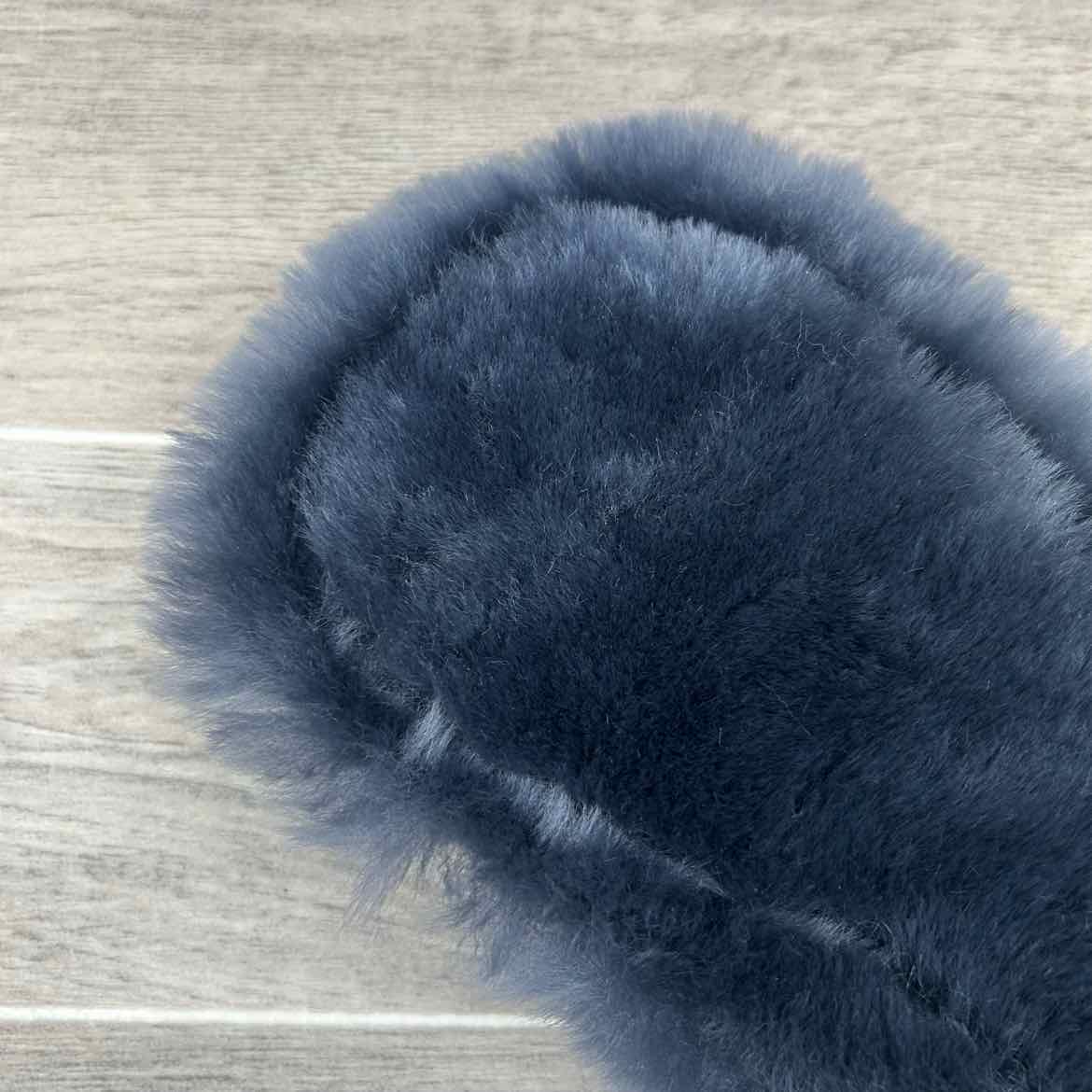 CAS Equestrian Sheepskin Girth, Black & Grey, 20"