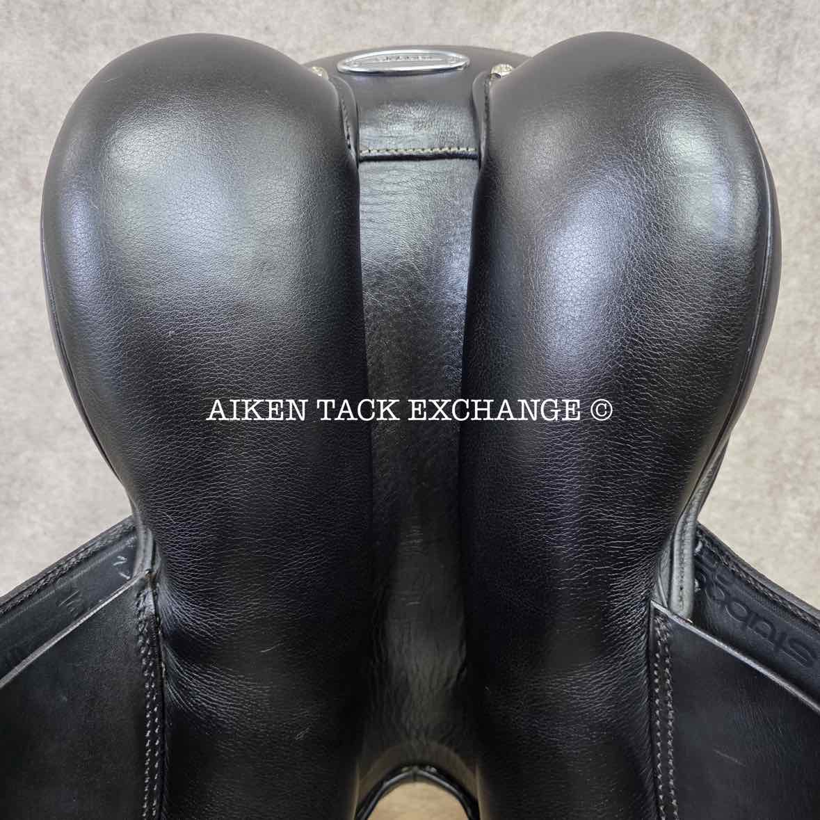 2015 Stubben Genesis Deluxe CL NT Dressage Saddle, 17.5" Seat with Biomex, 28cm Tree - Medium Narrow, Wool Flocked Panels
