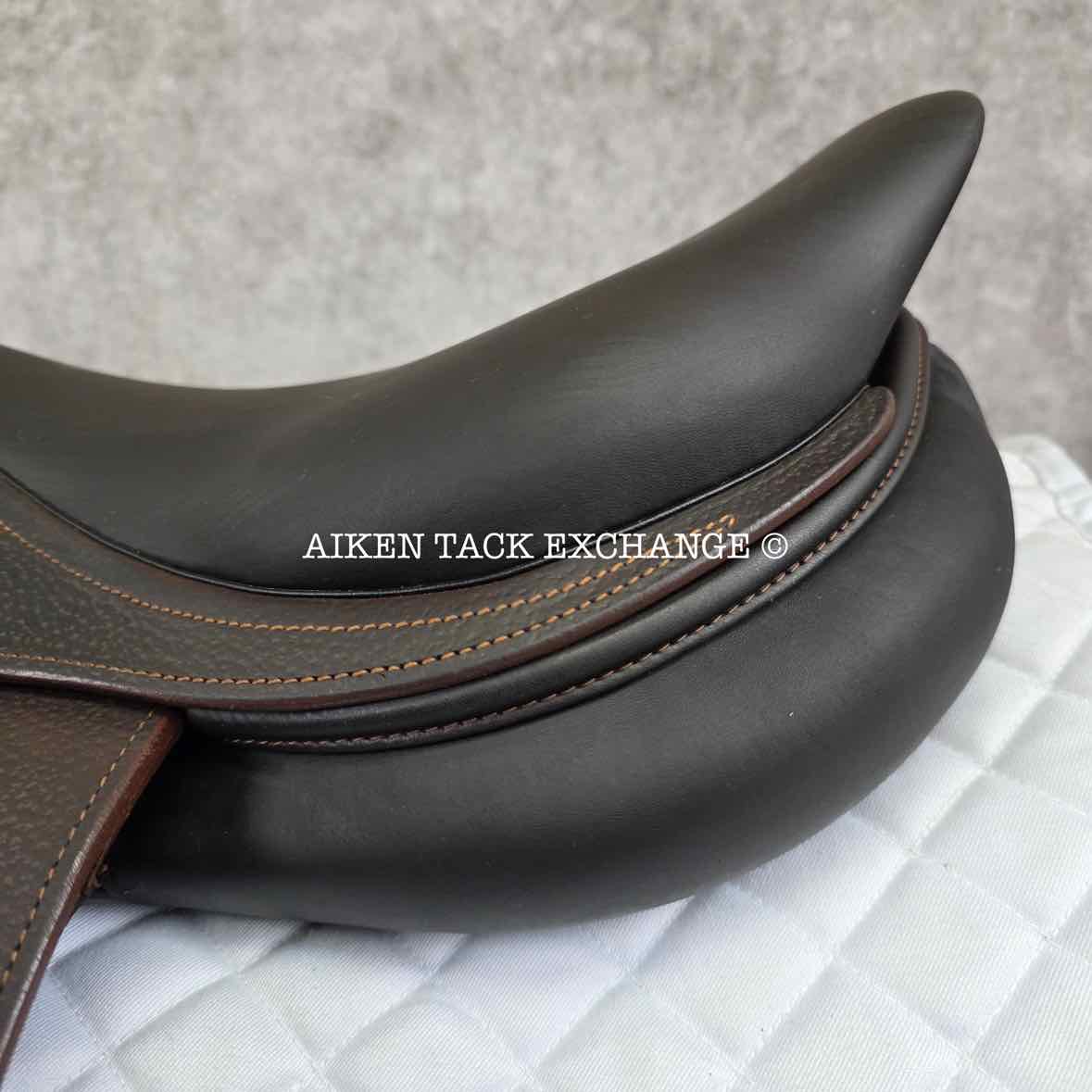 2016 CWD SE02 Close Contact Jump Saddle, 17" Seat, 2L Flap, Medium Tree, Foam Panels