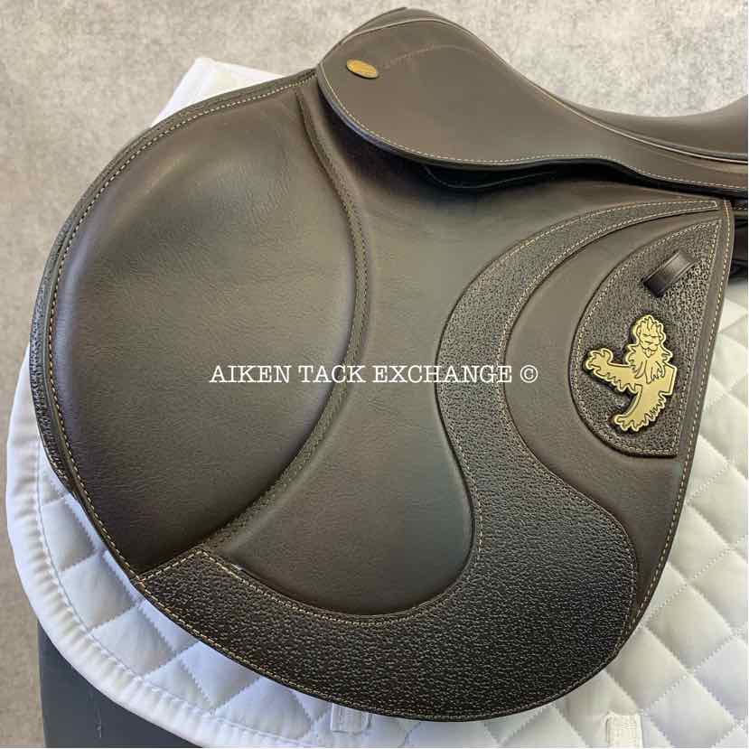 **SOLD** 2022 Fairfax World Class Dual Flap Jump Saddle, 17.5" Seat, Adjustable Tree - Changeable Gullet, Wool Flocked Panels