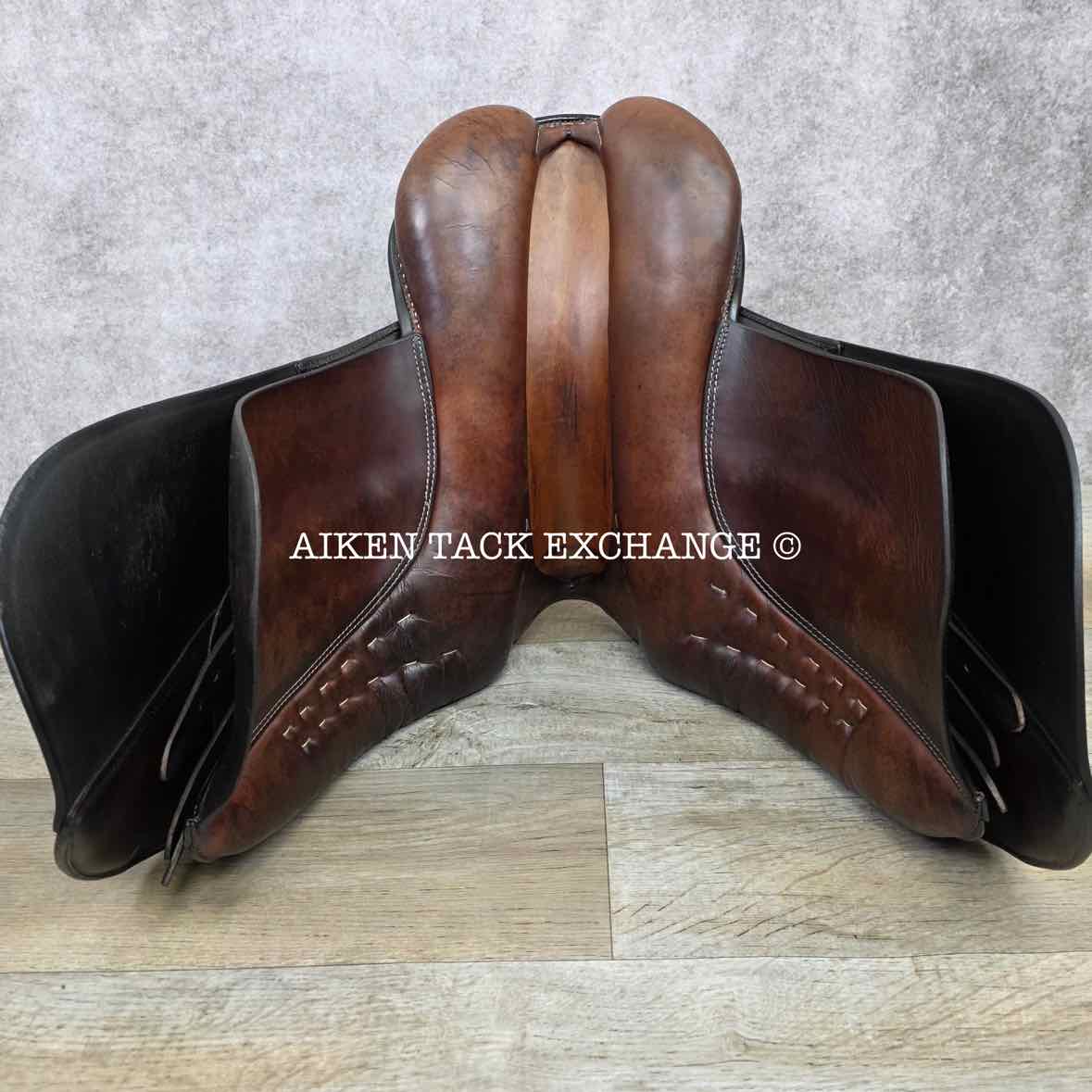 **SOLD** Stubben Romanus Extra CL Dressage Saddle, 18" Seat, 32cm Tree - Wide, Wool Flocked Panels