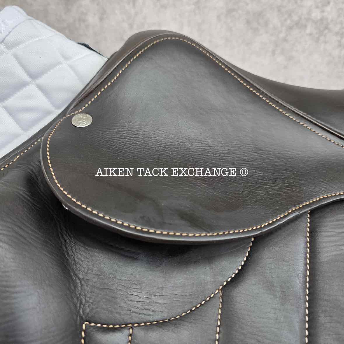 2024 Forestier Seoul Close Contact Jump Saddle, 17.5" Seat, 2AA Flap, MW/W Tree, PRO Panels, Full Buffalo Leather