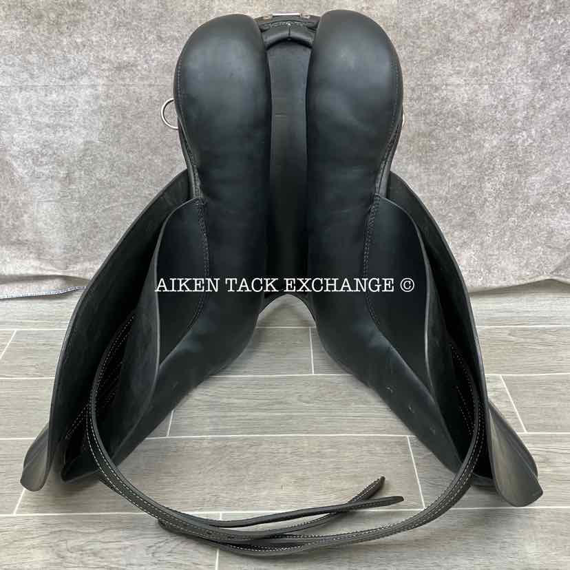 **SOLD** Stubben Endurance Dressage Saddle, 17.5" Seat, Short Flap, 31cm Tree - Medium Wide, Wool Flocked Panels