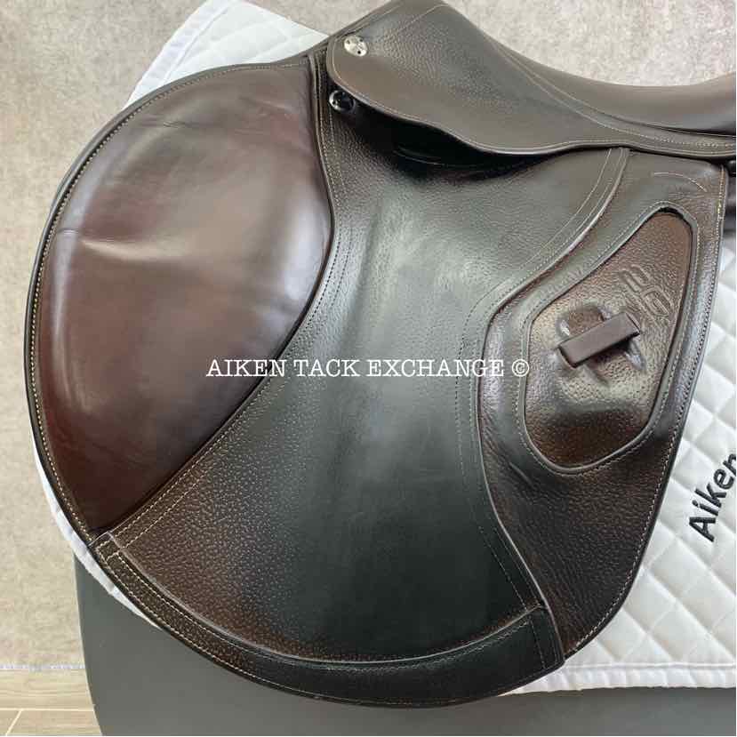 **SOLD** 2017 CWD SE30 2GS Close Contact Jump Saddle, 18" Seat - S3, 4L Flap, Dynamik Flex Tree - Medium, Foam Panels