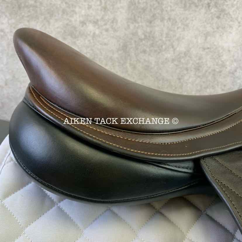 **SOLD** 2018 Bates Advanta Monoflap Jump Saddle, 17" Seat, Adjustable Changeable Gullet