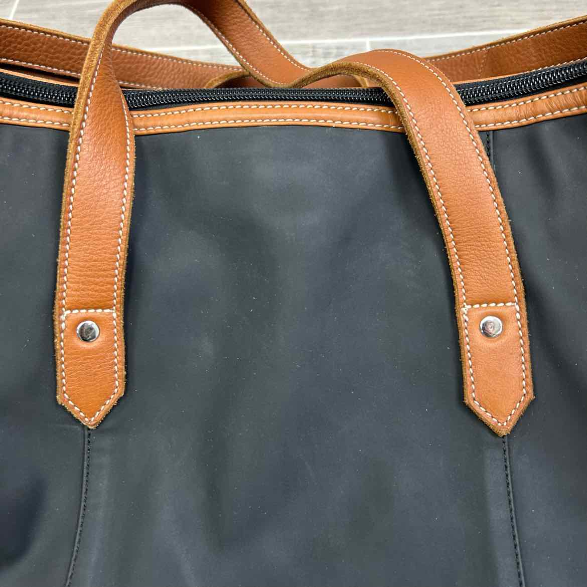 Penelope Show Travel Bag, Comes wih Dust Cover