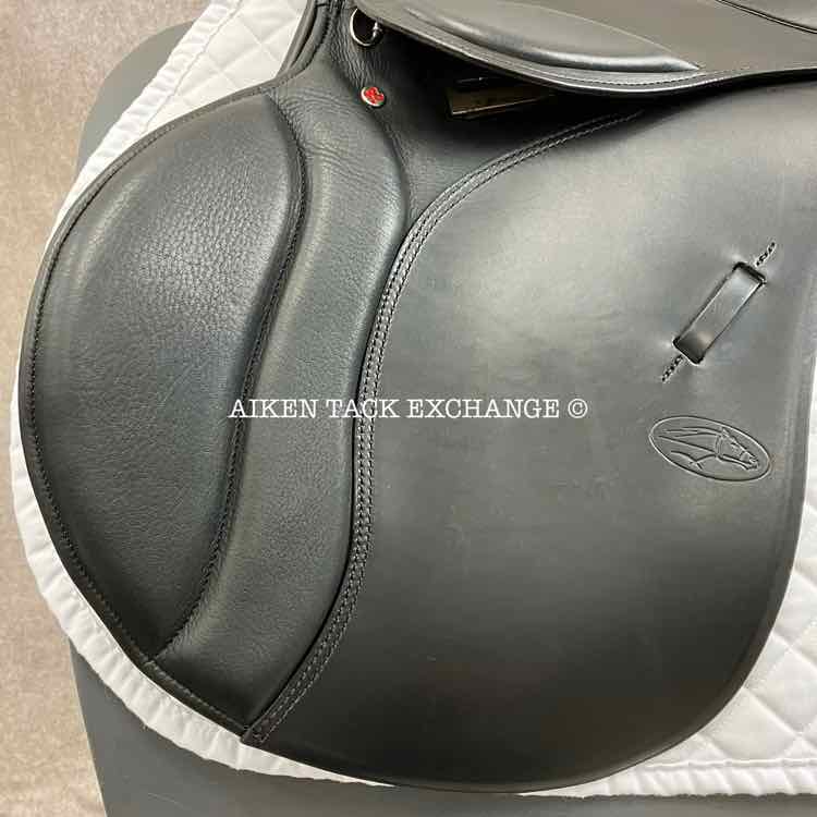 Courbette Lemetex Aristokrat Jump Saddle, 17" Seat, Medium Wide Tree, Wool Flocked Panels