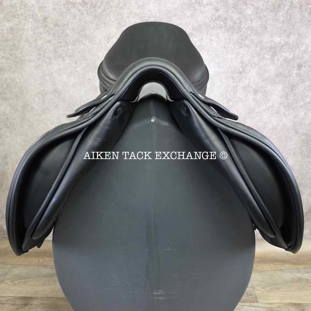 **SOLD** 2020 Amerigo Pinerolo HC Jump Saddle, 17" Seat, Medium Wide Tree, Wool Flocked Panels