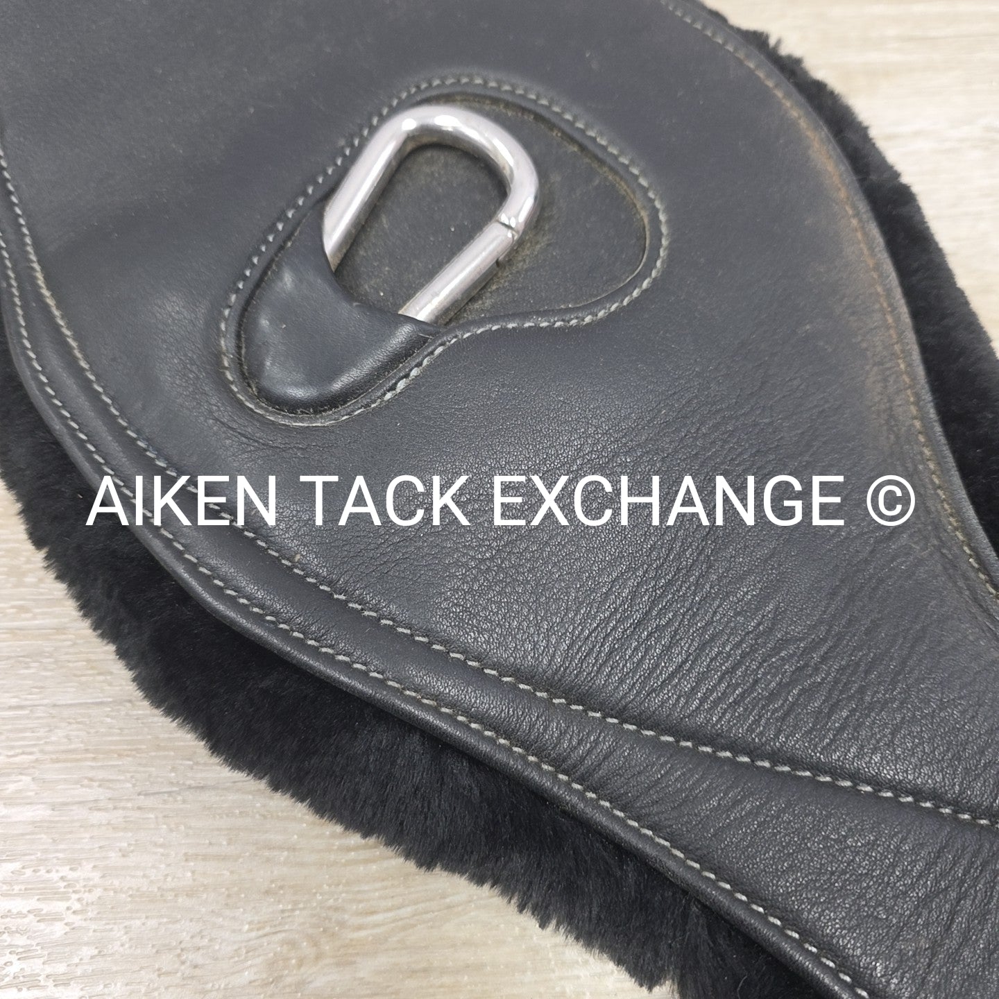 LeMieux Arika Simuwool Contour Long Girth, Black, 52"