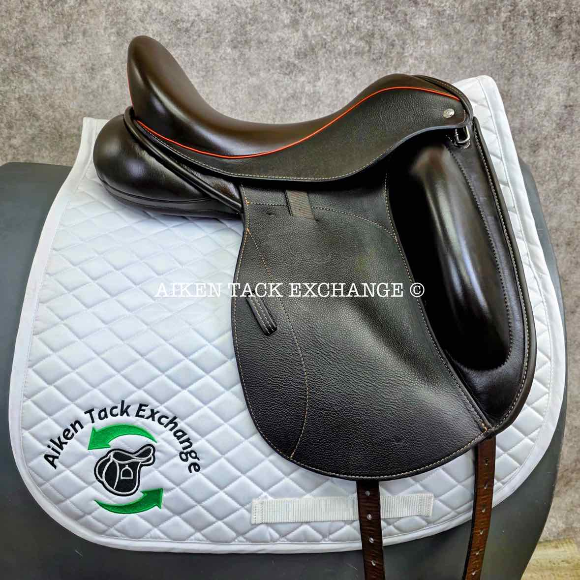 2018 Custom Saddlery Icon Flight 2 Monoflap Dressage Saddle, 17.5" Seat, Adjustable Tree, Wool Flocked Hybrid Panels