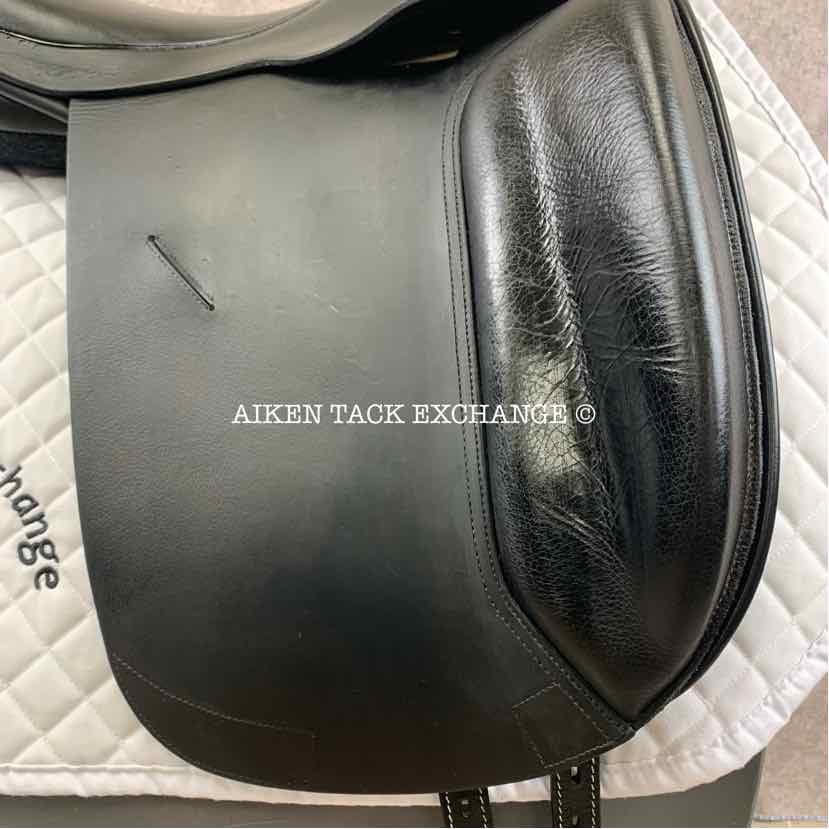 Master by D.Boot & L.Batchelor Dressage Saddle, 17.5" Seat, Wide Tree, Wool Flocked Serge Panels