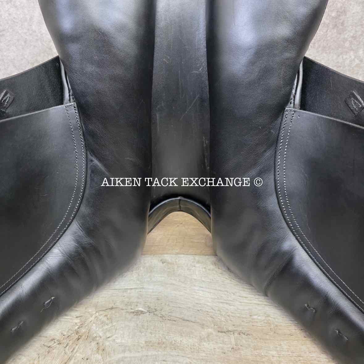 Anky Dressage Saddle, 17" Seat, Medium Wide Tree, Wool Flocked Panels