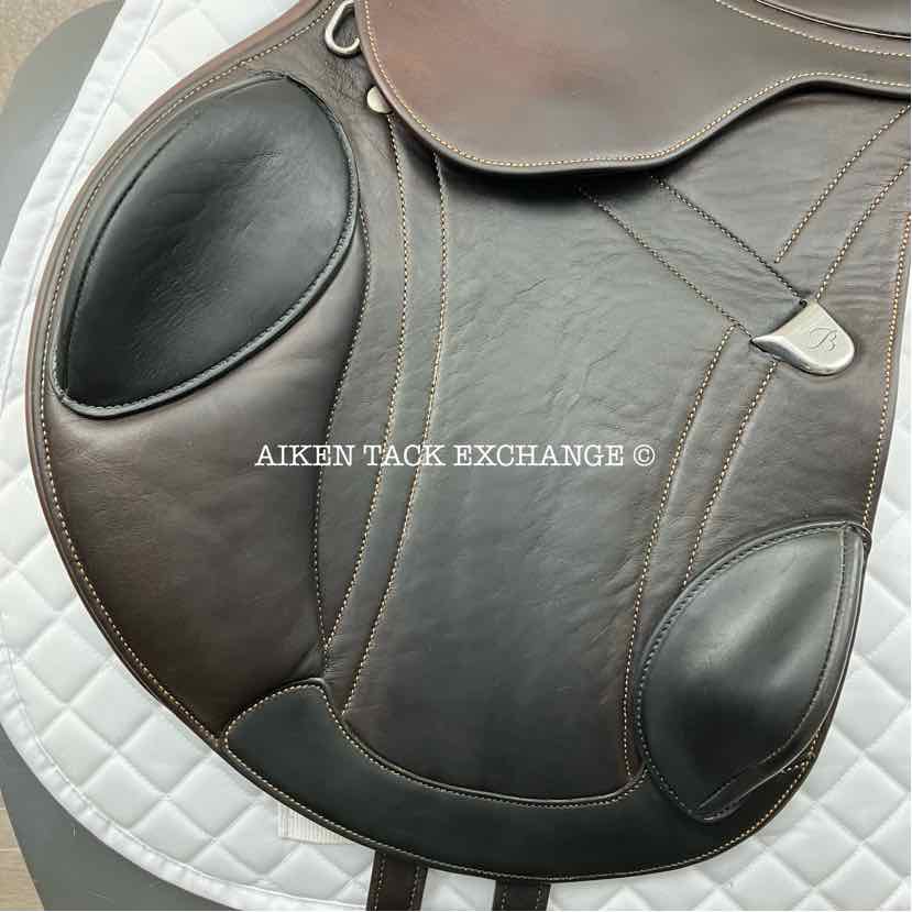 **SOLD** 2018 Bates Advanta Monoflap Eventing Jump Saddle, 17" Seat, Adjustable Tree - Changeable Gullet, Wool Flocked Panels