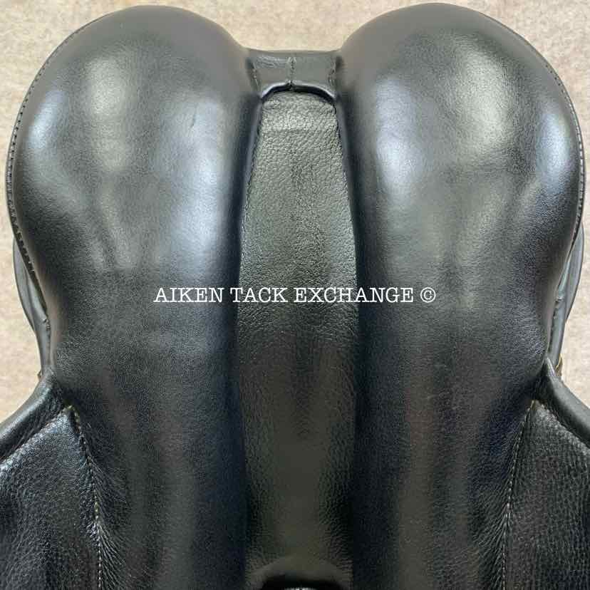 **SOLD** 2020 Berney Brothers Grand Olympic Monoflap Jump Saddle, 17" Seat, Medium Tree, Wool Flocked Panels