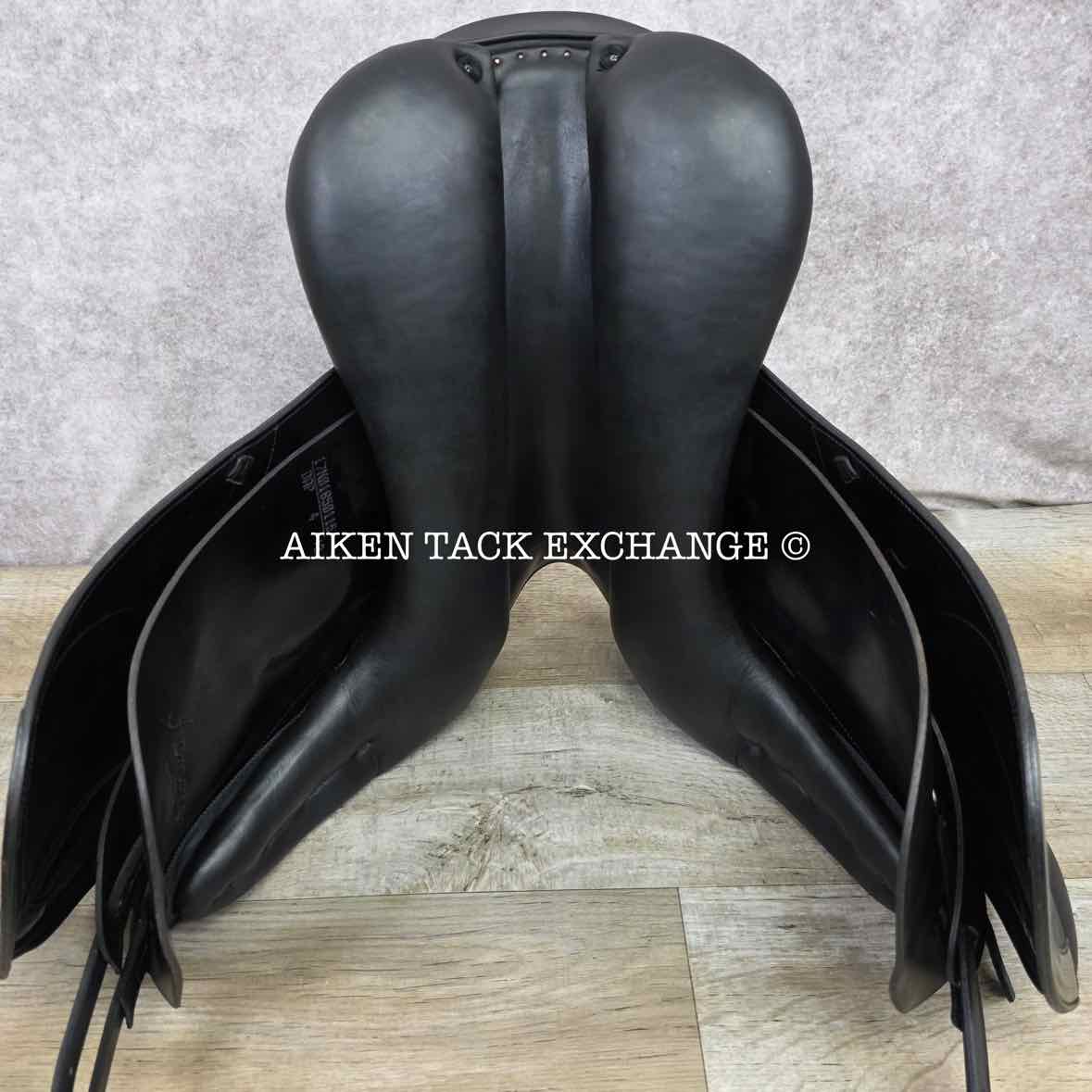 2015 Amerigo Pinerolo Classic Dressage Saddle, 17" Seat, MW/W Tree, Wool Flocked Panels