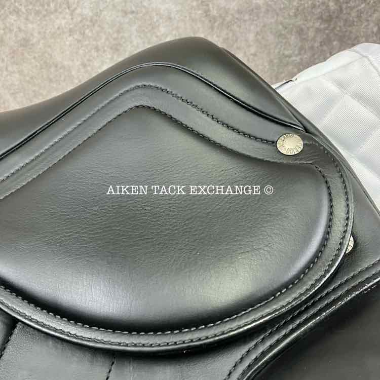 **SOLD** 2021 Amerigo Vega Dressage Deluxe Special Saddle, 18" Seat, Medium Wide Tree, Wool Flocked Panels