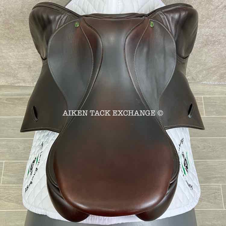 **SOLD** 2017 County Solution H/J Close Contact Jump Saddle, 17.5" Seat, Forward Flap, Medium Tree, Wool Flocked Panels