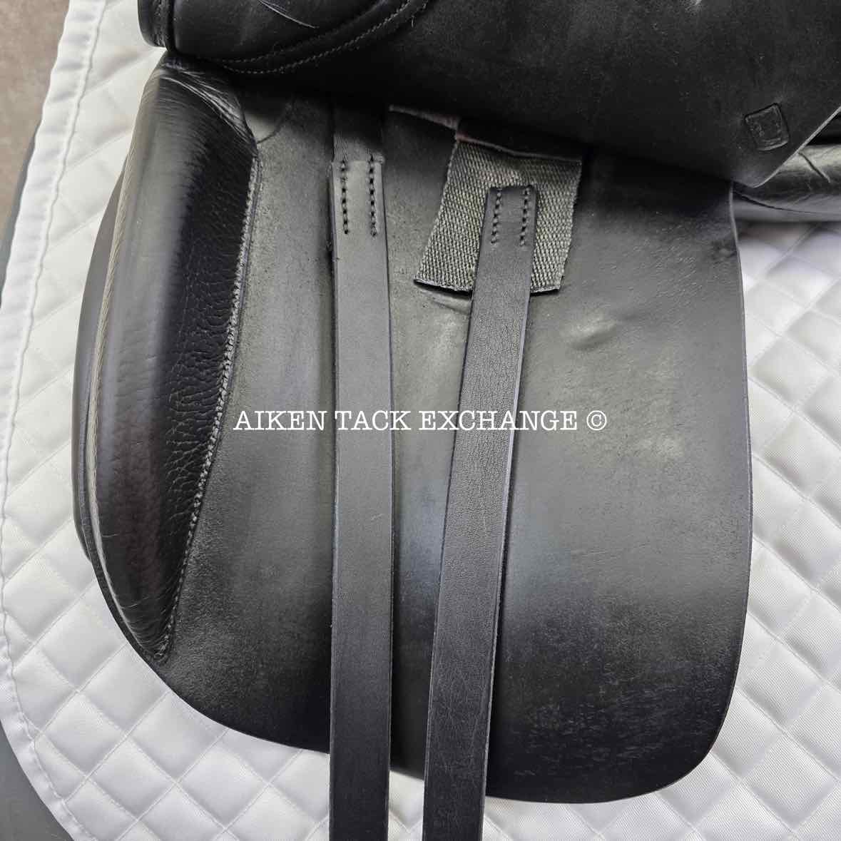 **SOLD** Roosli Pilatus Dressage Saddle, 17" Seat, Extra Short Flap, Medium Narrow Tree, Wool Flocked Panels