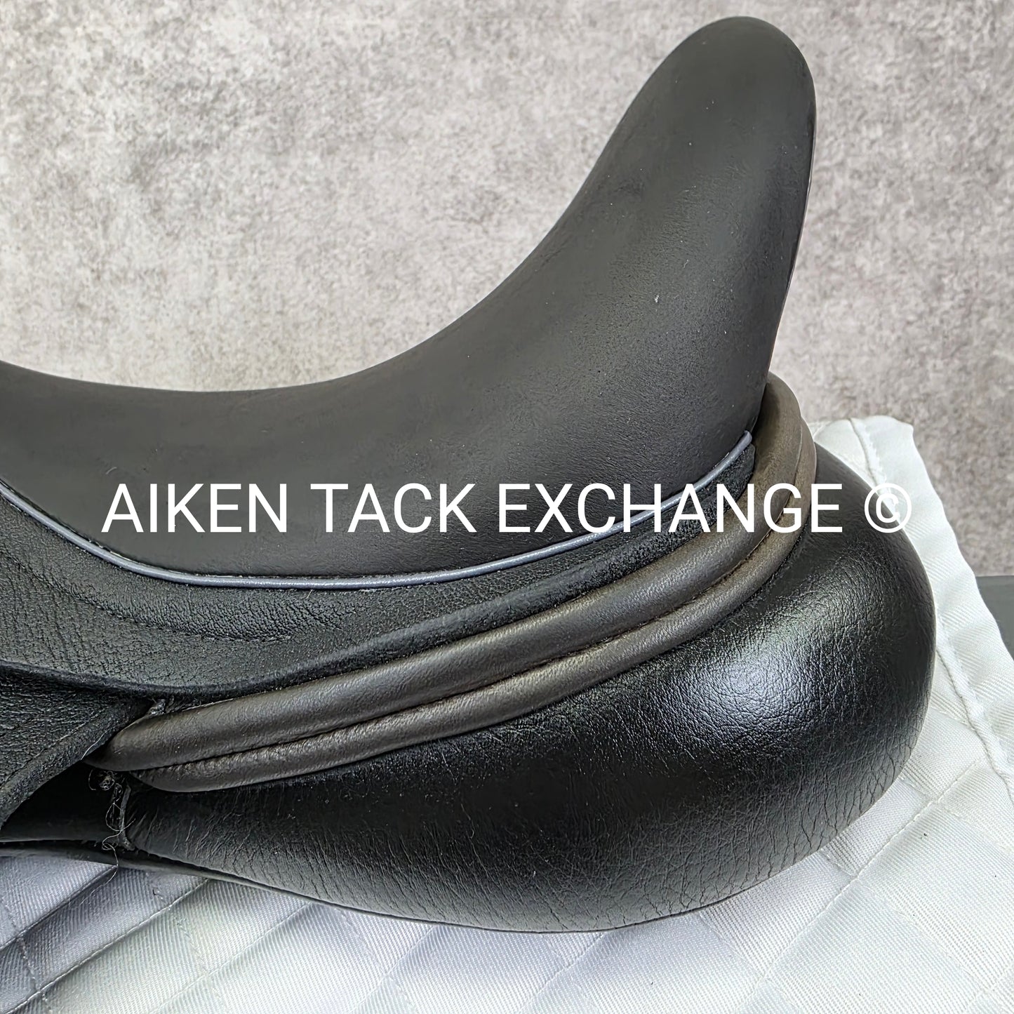 2021 Custom Saddlery Advantage R Monoflap Dressage Saddle, 18" Seat, Adjustable Tree, Wool Flocked Panels