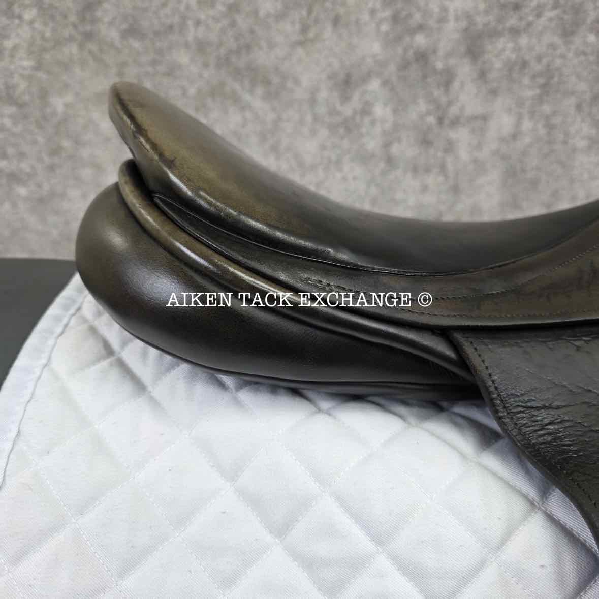 **SOLD** 2003 County Conquest Jump Saddle, 17.5" Seat, Medium Tree, Wool Flocked Panels