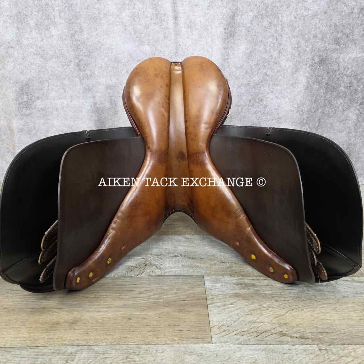 Crosby The Hampton Classic Close Contact Jump Saddle, 17" Seat, Medium Tree, Foam Panels