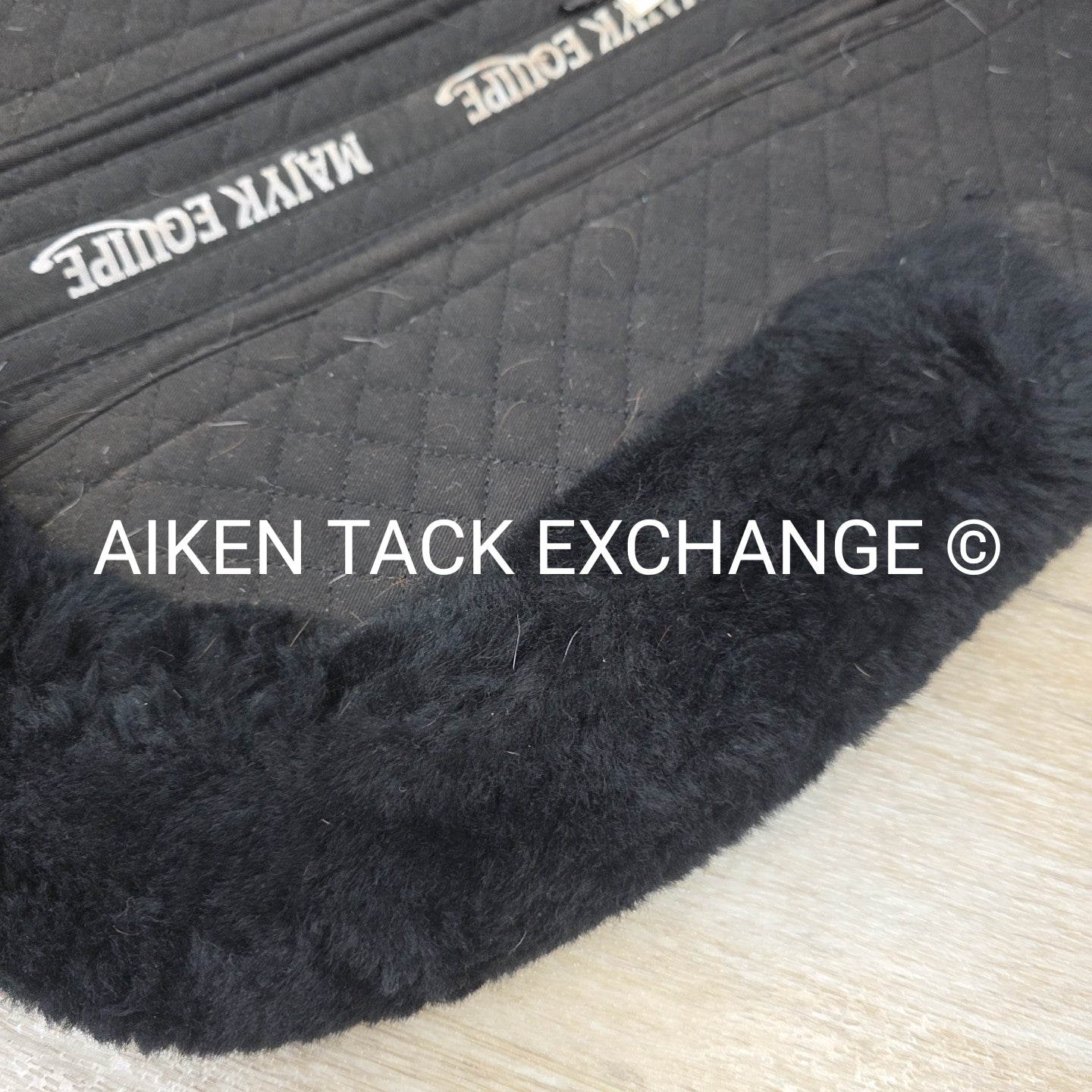 Majyk Equipe Ergonomic Shimmable Sheepskin Half Pad, With Rear Shims, Size Mediu