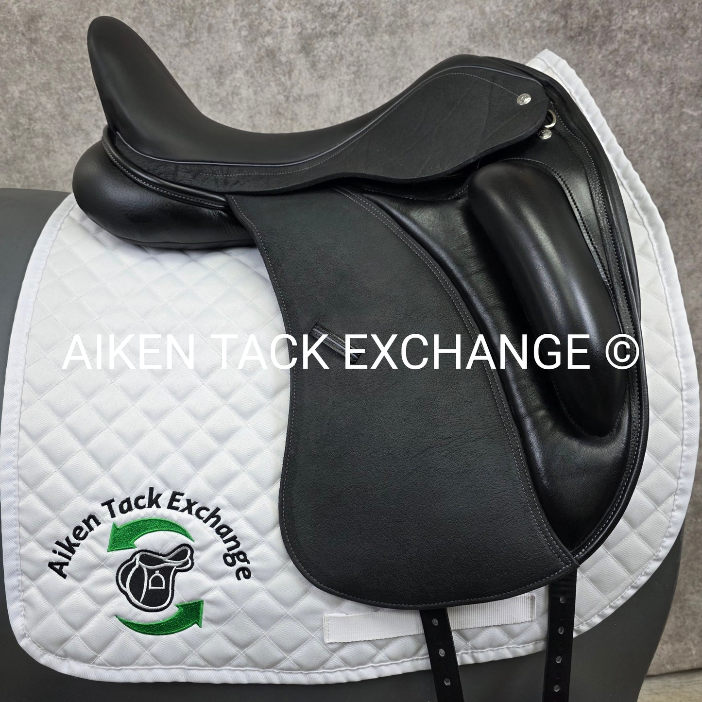 2023 Custom Saddlery Wolfgang Gemini R Monoflap Dressage Saddle, 18" Seat, Adjustable Tree, Wool Flocked Panels