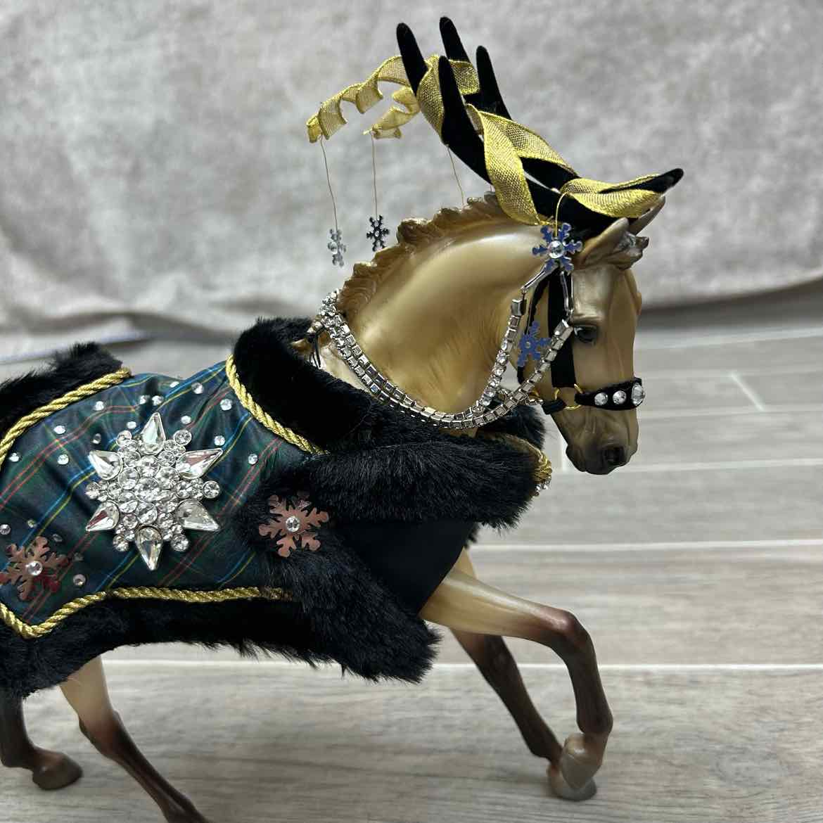 Breyer Highlander 2023 Christmas Holiday Horse with Blanket