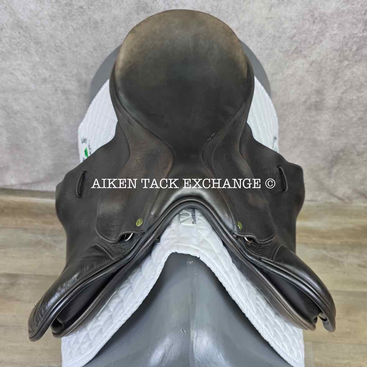 **SOLD** 2003 County Conquest Jump Saddle, 17.5" Seat, Medium Tree, Wool Flocked Panels