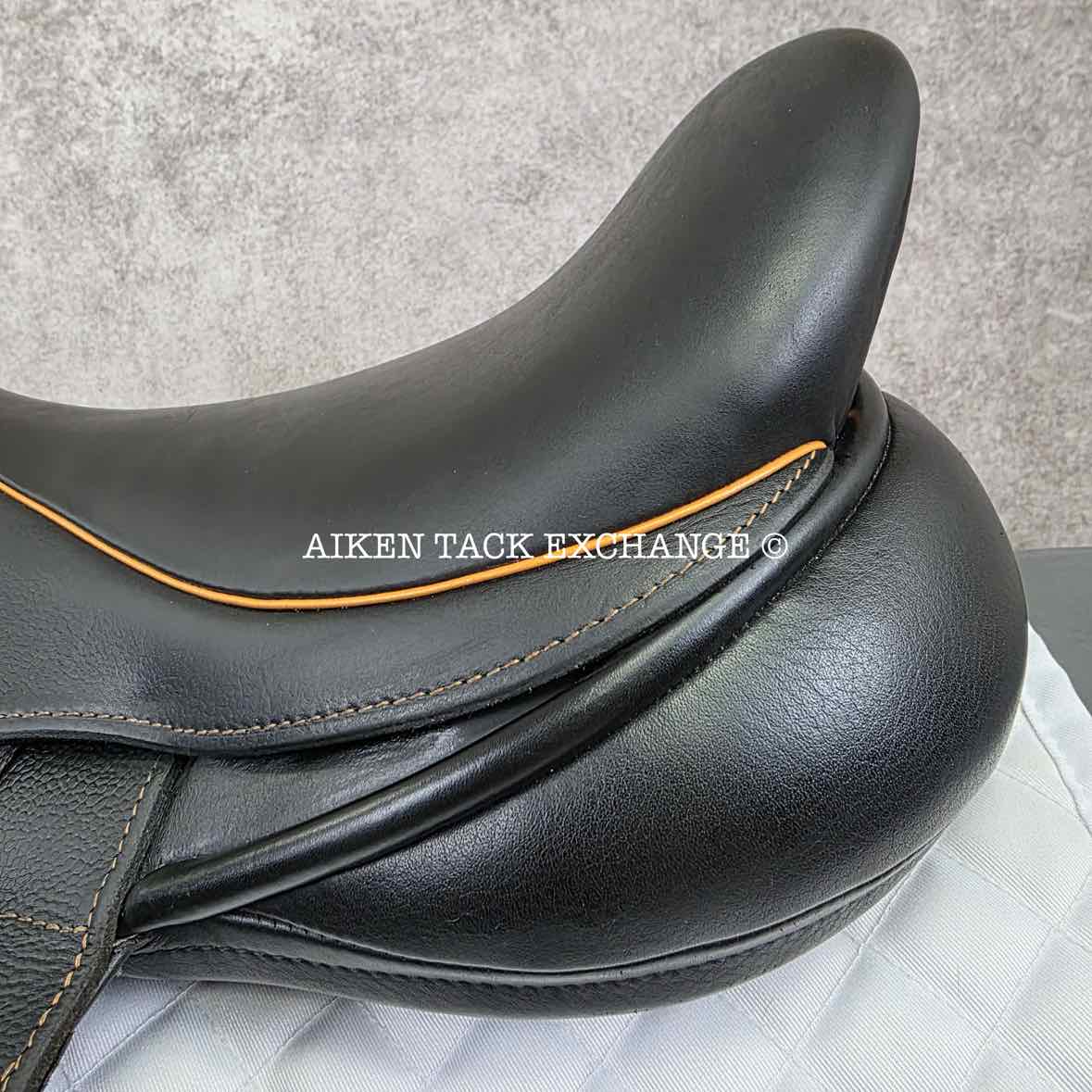 **SOLD** 2019 Custom Saddlery Icon Alpha Monoflap Dressage Saddle, 17.5" Seat, Adjustable Tree, Wool Flocked Panels