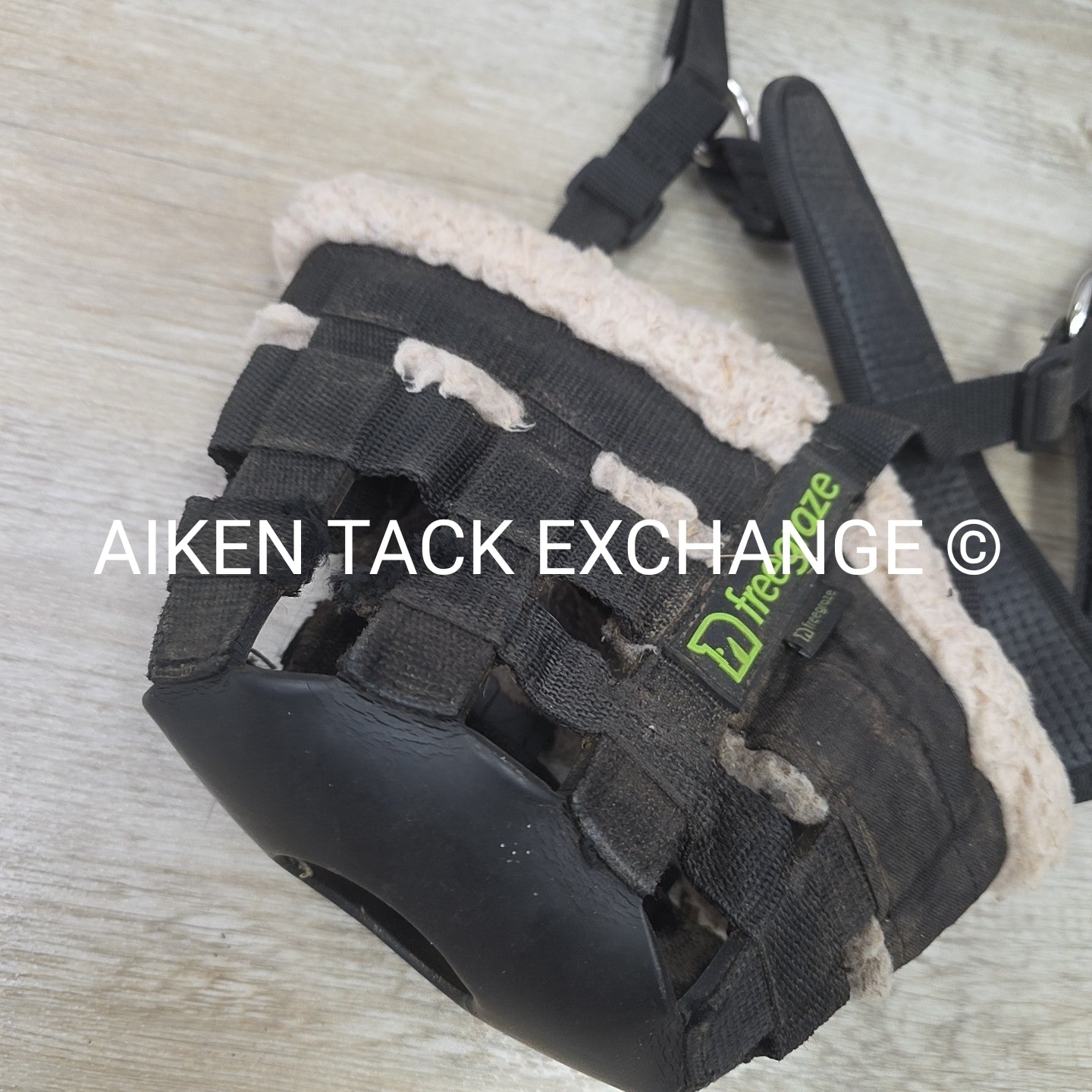 BARGAIN BUNDLE: Shires FreeGraze & Tough 1 Grazing Muzzle, Size Full
