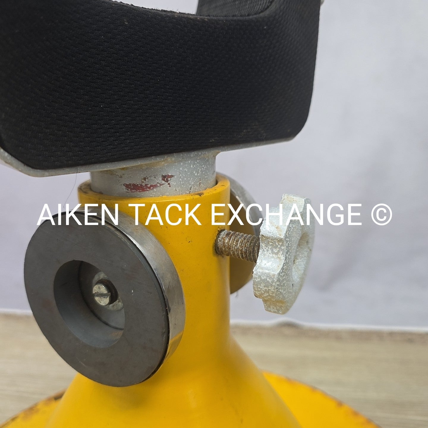 Adjustable Hoof Stand