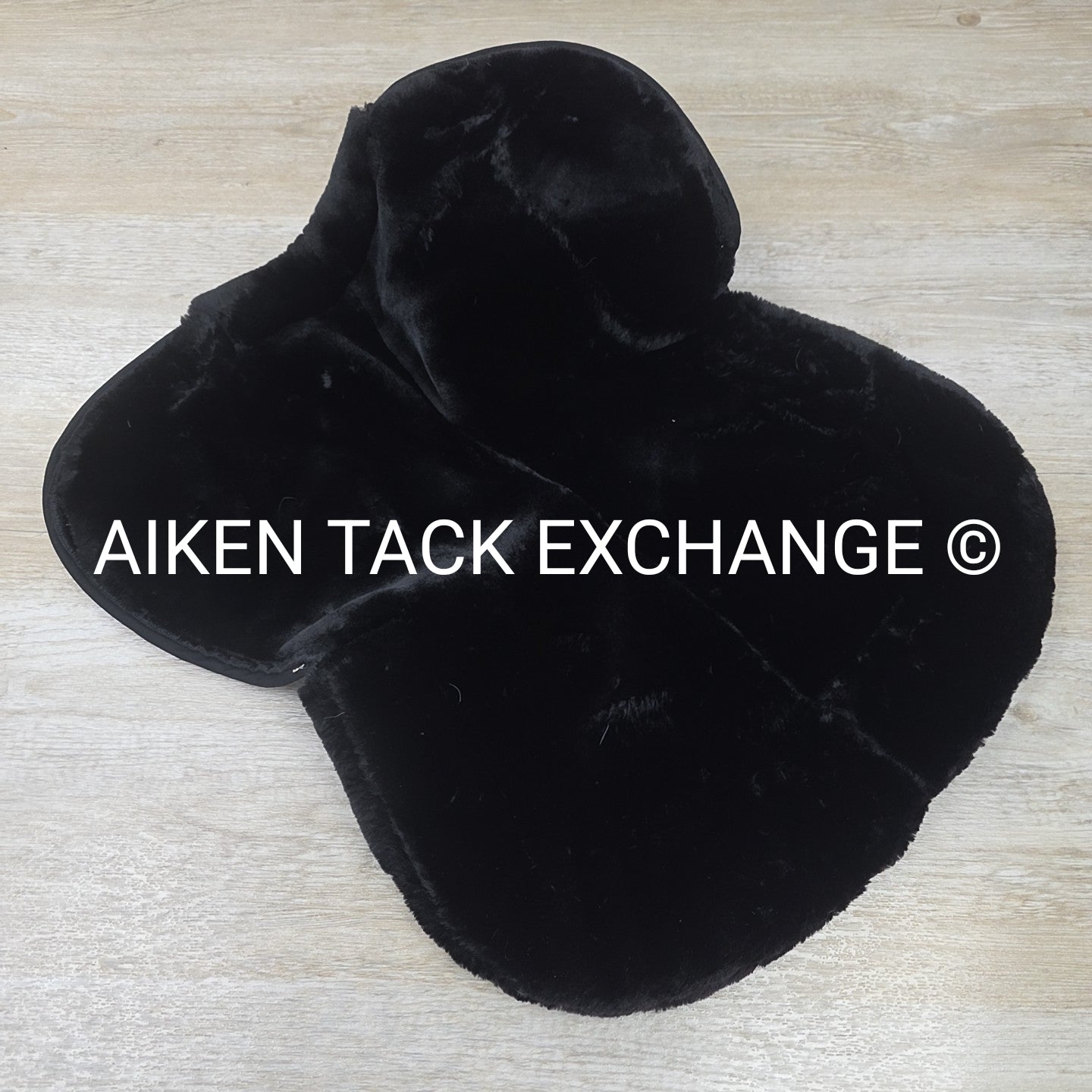 Shires Arma Contour Pro Half Pad, Size 17" - 18"