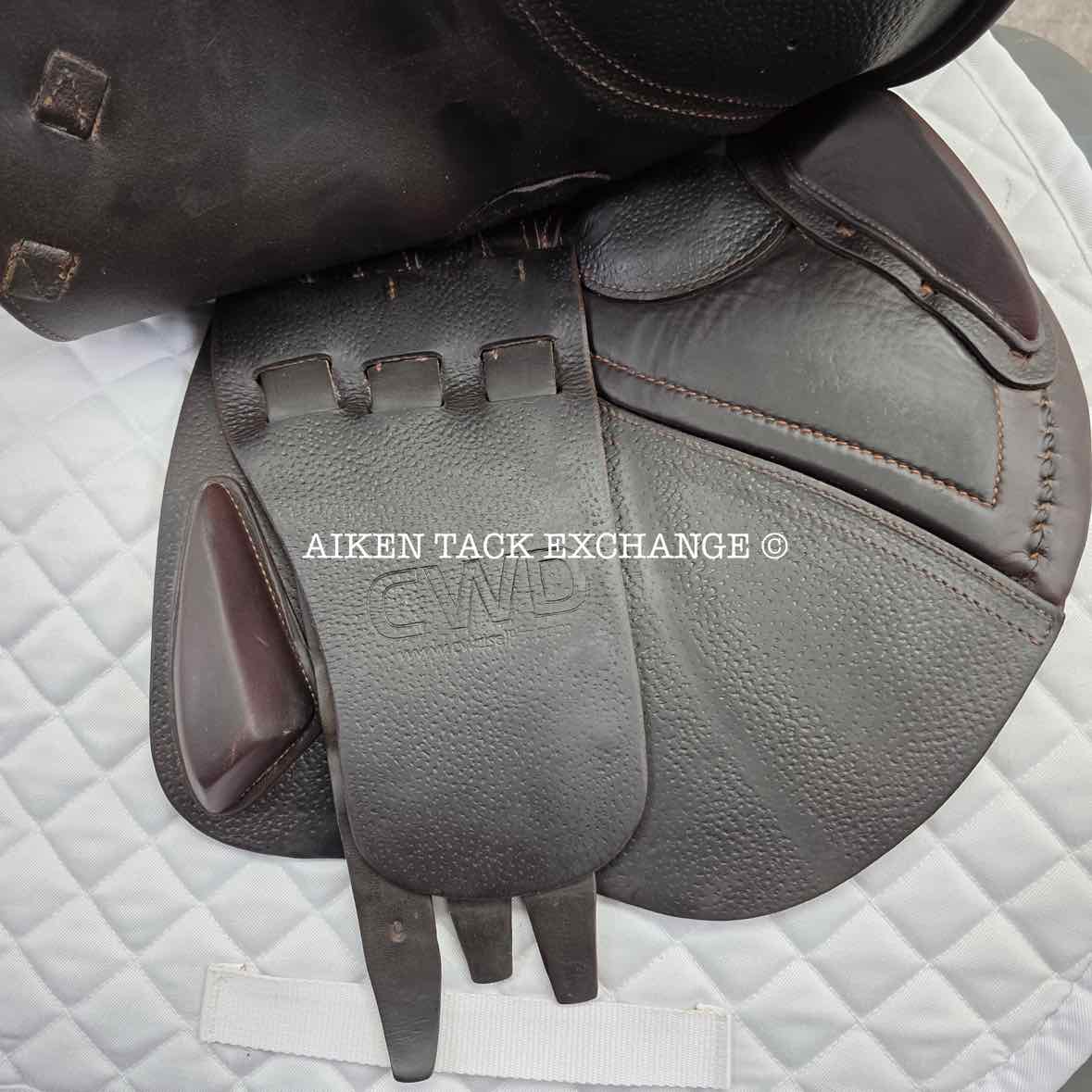 **SOLD** 2012 CWD SE02 Close Contact Jump Saddle, 17" Seat, 1C Flap, Medium Tree, Foam Panels