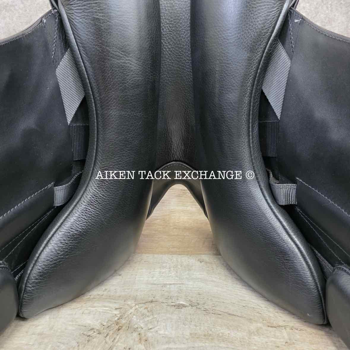 2020 Fairfax World Class Monoflap Dressage Saddle, 18" Seat, Adjustable Tree - Changeable Gullet, Wool Flocked Panels