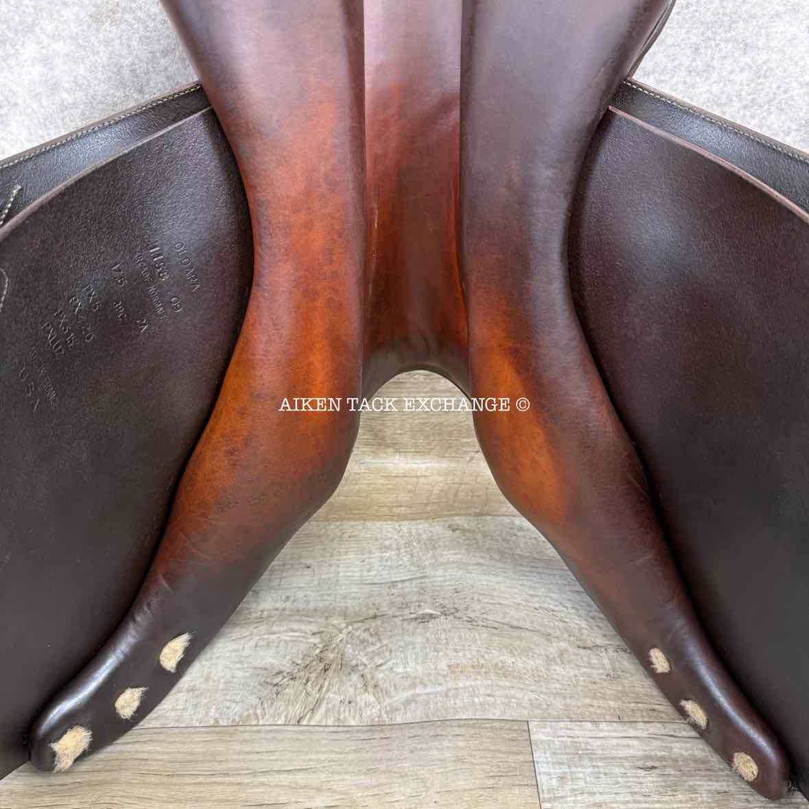 2009 Devoucoux Oldara Close Contact Jump Saddle, 17.5" Seat, 2A Flap, M/MW Tree, Foam Panels