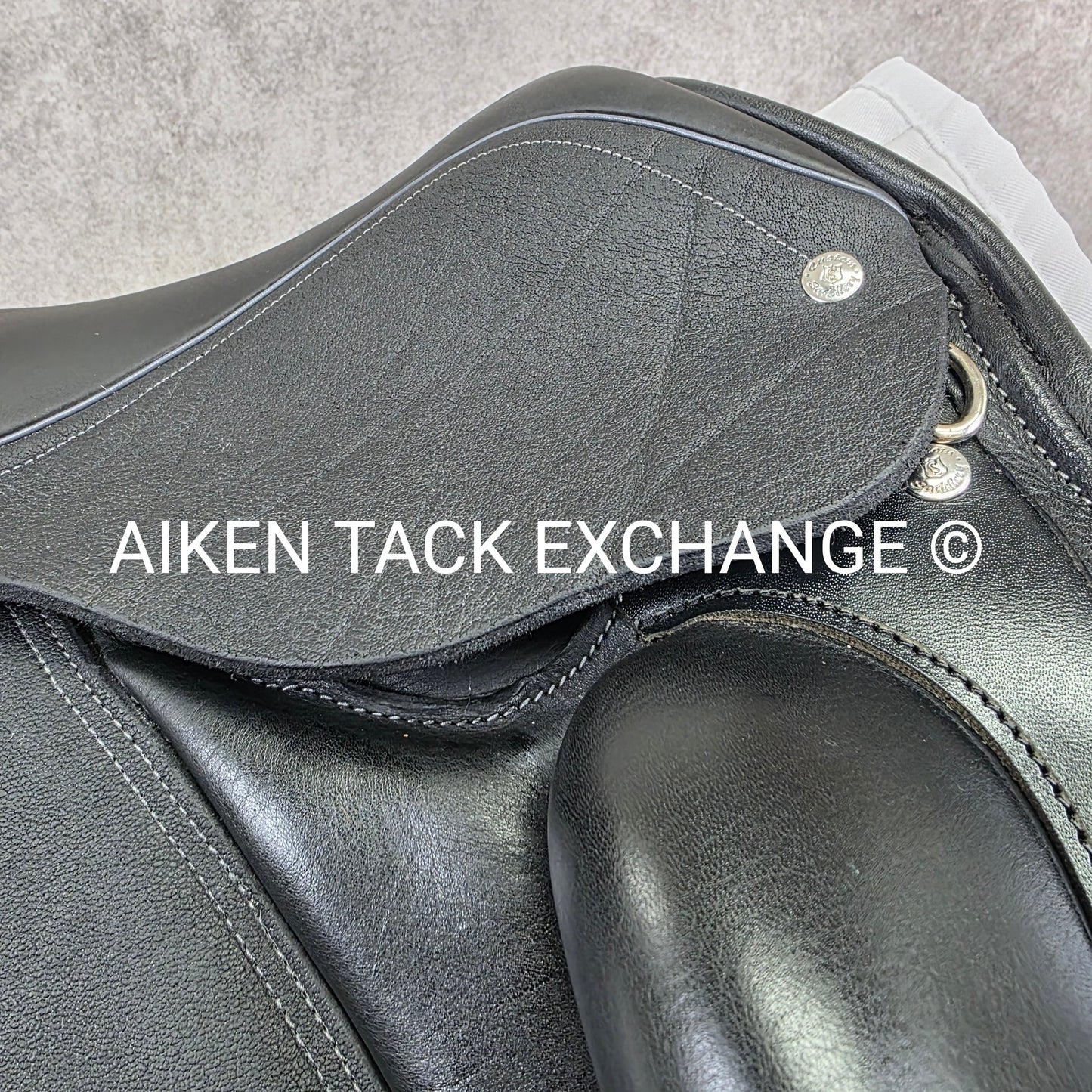 2023 Custom Saddlery Wolfgang Gemini R Monoflap Dressage Saddle, 18" Seat, Adjustable Tree, Wool Flocked Panels