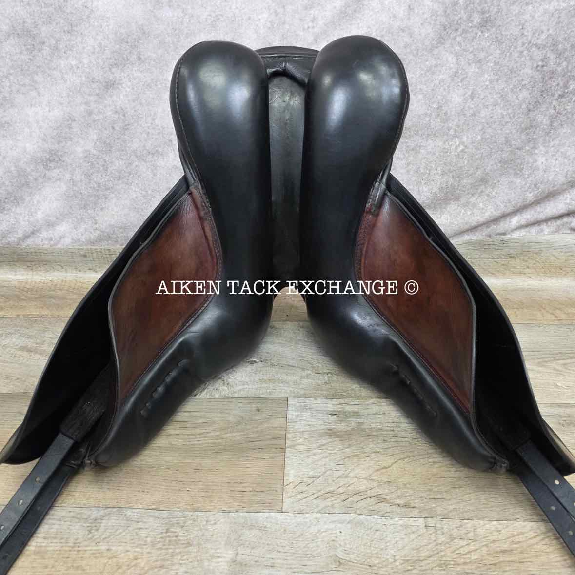 2003 Hennig Dressage Saddle, 17" Seat, Medium Narrow Tree, Wool Flocked Panels