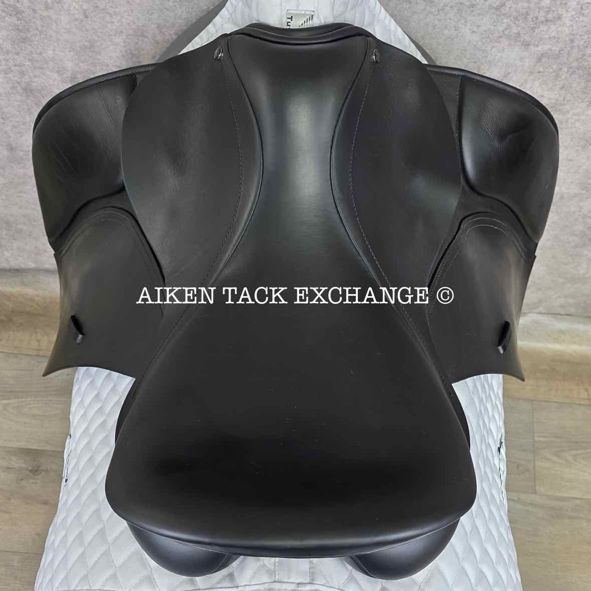 **SOLD** 2016 County Competitor Dressage Saddle, 18" Seat, Narrow Tree, Wool Flocked Skid Row Panels