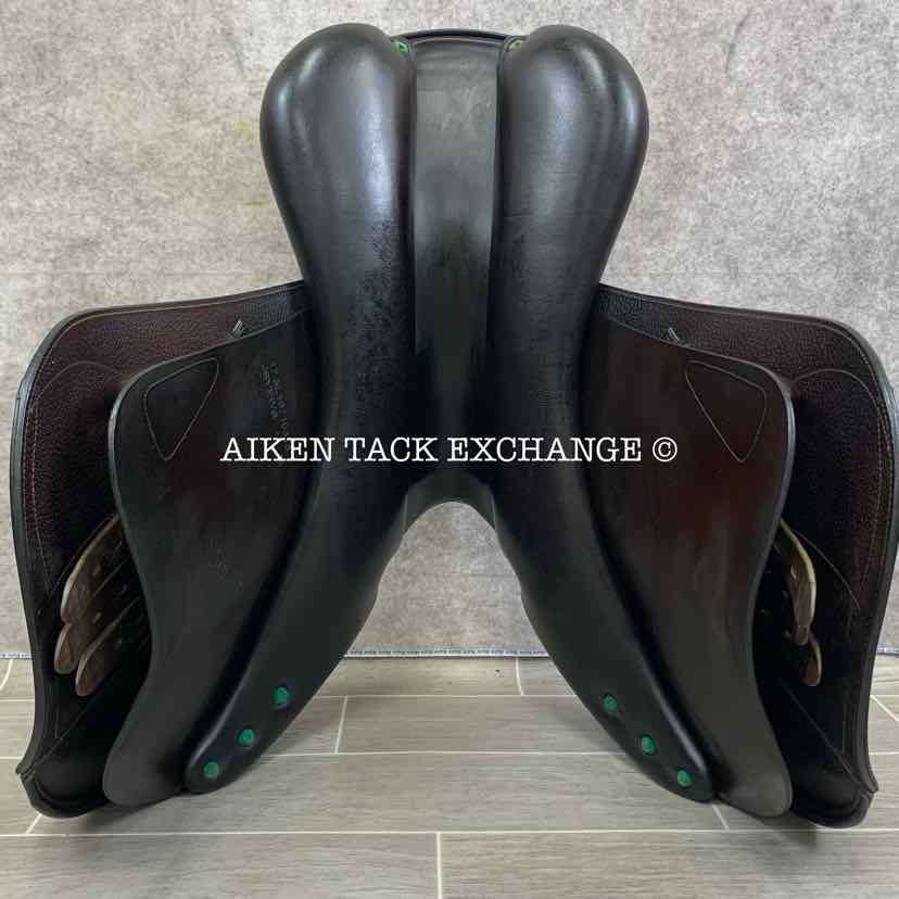 **SOLD** 2018 Equipe Synergy Special Close Contact Jump Saddle, 17.5" Seat, Forward Flap, Medium Wide Tree, Foam Panels