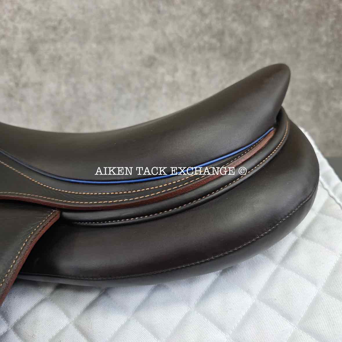 2019 Devoucoux Biarritz O Close Contact Jump Saddle, 17.5" Seat, 1 Flap, Medium Tree, Foam Panels, Full Buffalo Leather