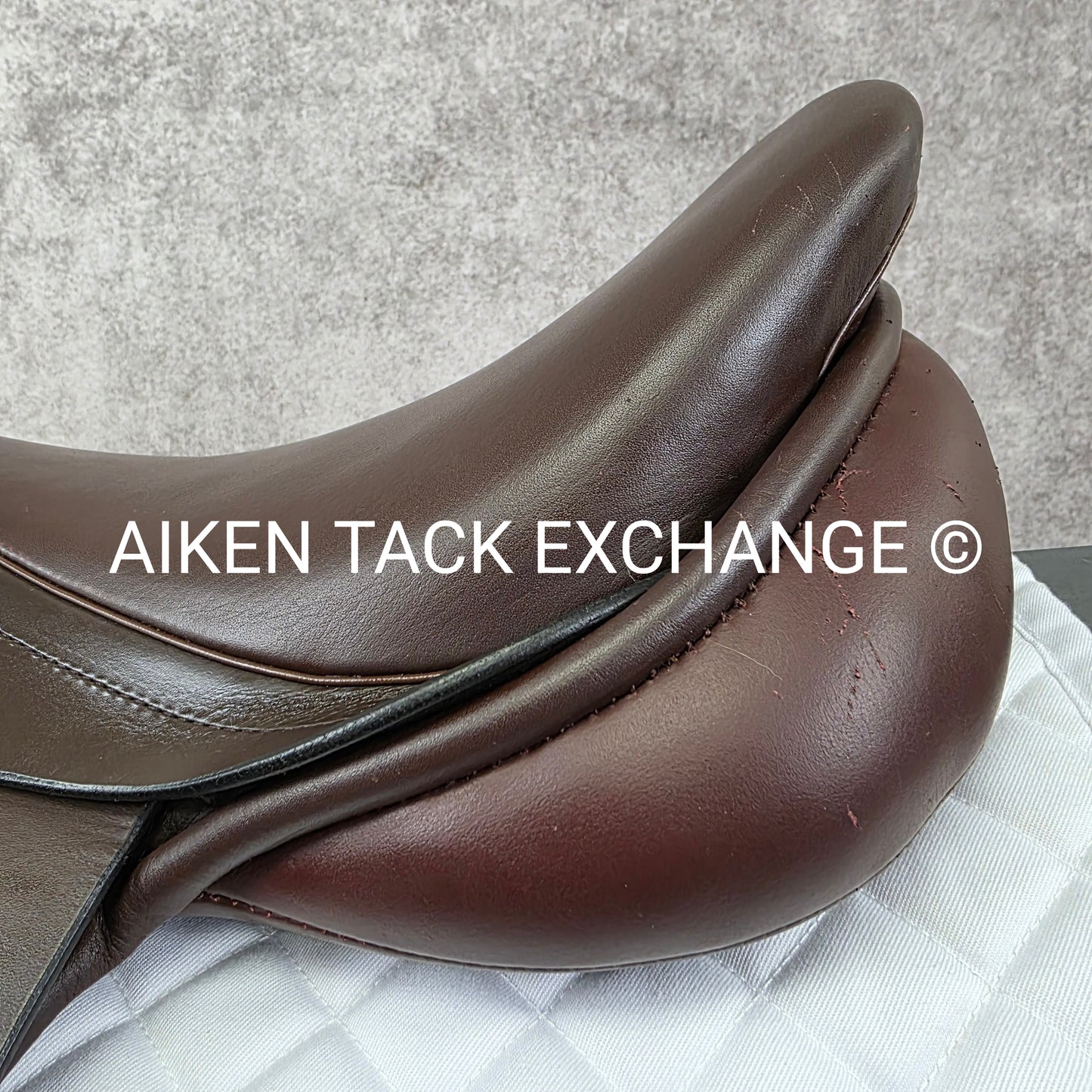 **SOLD** 2010 Duett Presto Close Contact Jump Saddle, 17" Seat, XX-Wide Hoop Tree, Wool Flocked Panels