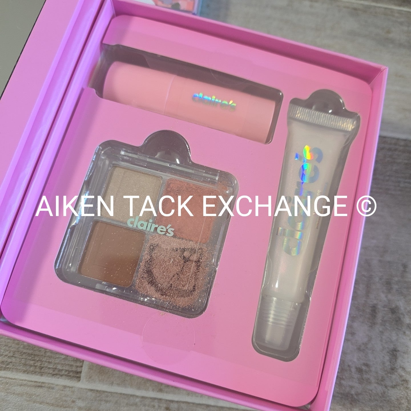 Claire's Makeup Bundle - 1 Eyeshadow Palette, 1 Makeup Kit