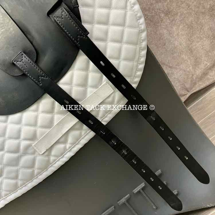 **SOLD** 2021 Amerigo Vega Dressage Deluxe Special Saddle, 18" Seat, Medium Wide Tree, Wool Flocked Panels